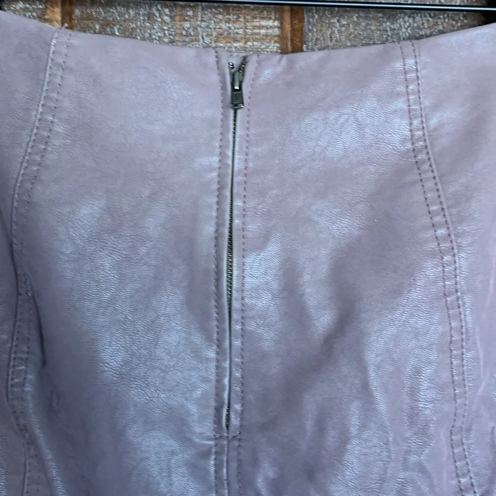 Mauve women’s Free People mini skirt faux leather size 6 punk concert clubbing